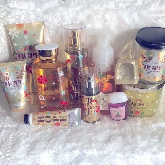 Bath and Body Works Winter Peach Marshmallow - Picture 1 of 4